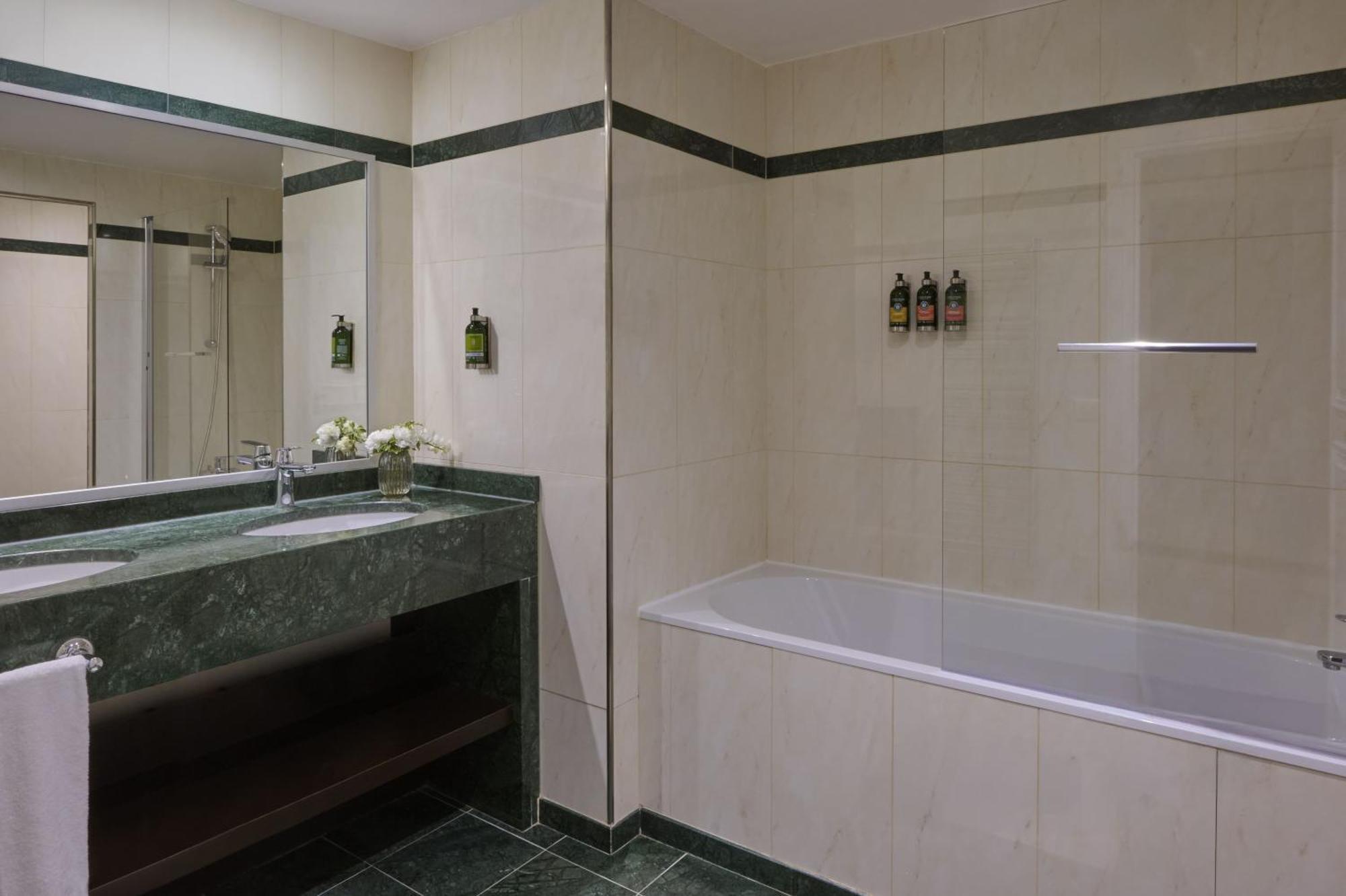Fraser Le Claridge Champs-elysees 5*